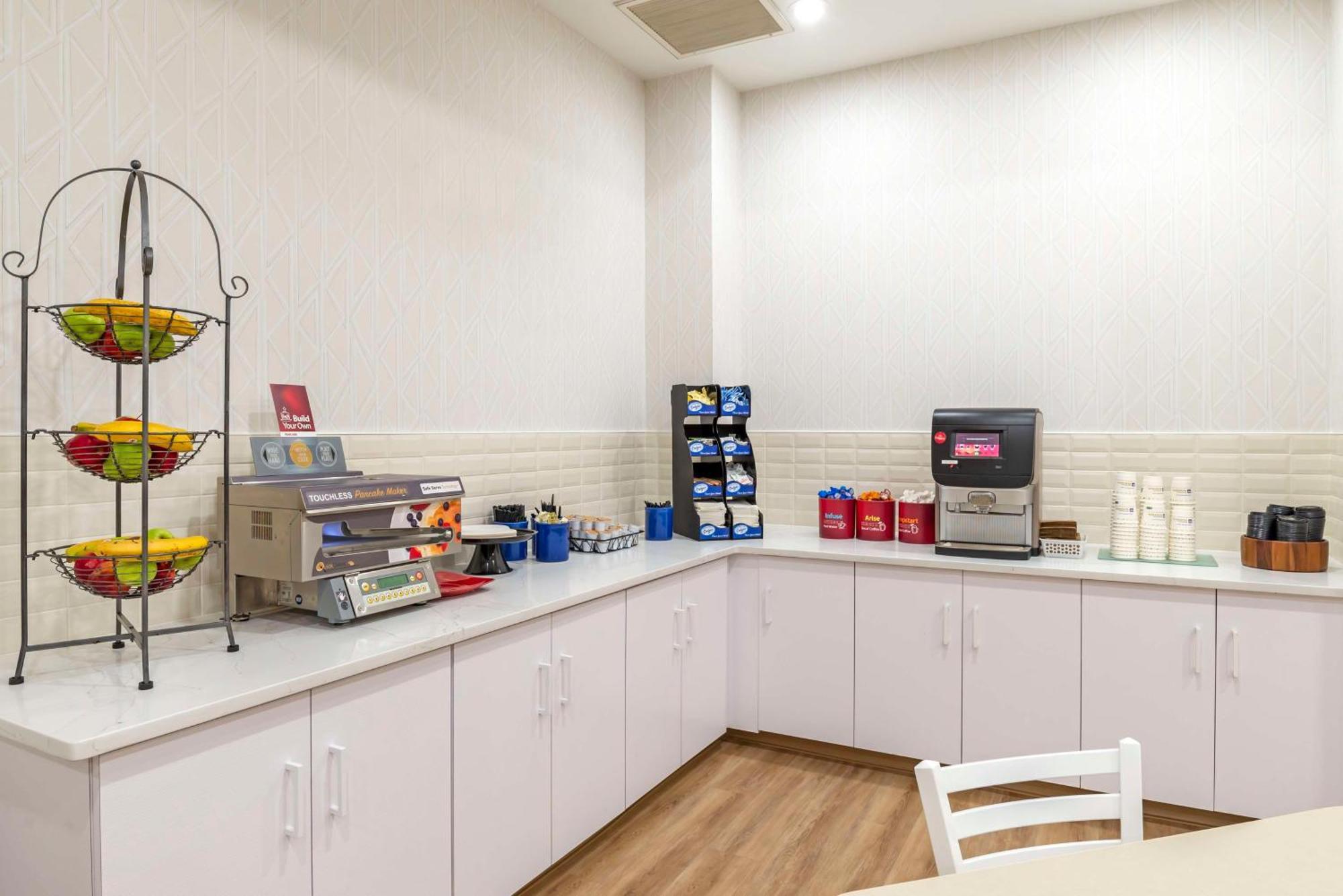 Best Western Plus Crossroads Inn & Suites Zion Crossroads Ngoại thất bức ảnh
