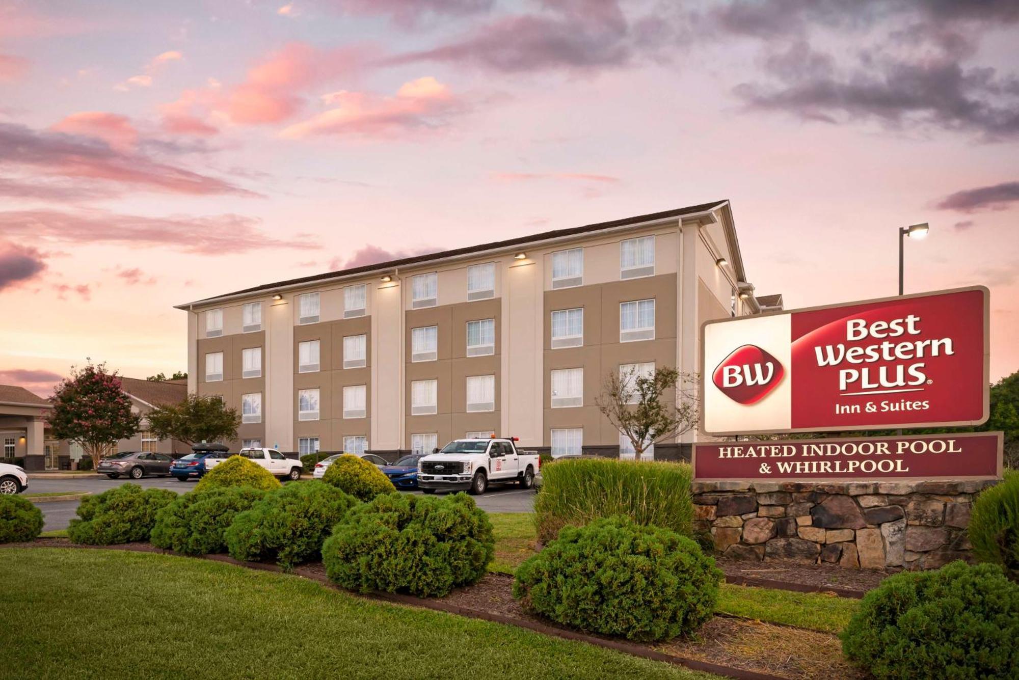 Best Western Plus Crossroads Inn & Suites Zion Crossroads Ngoại thất bức ảnh